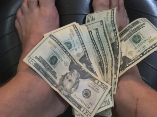 FEETPICCASH5