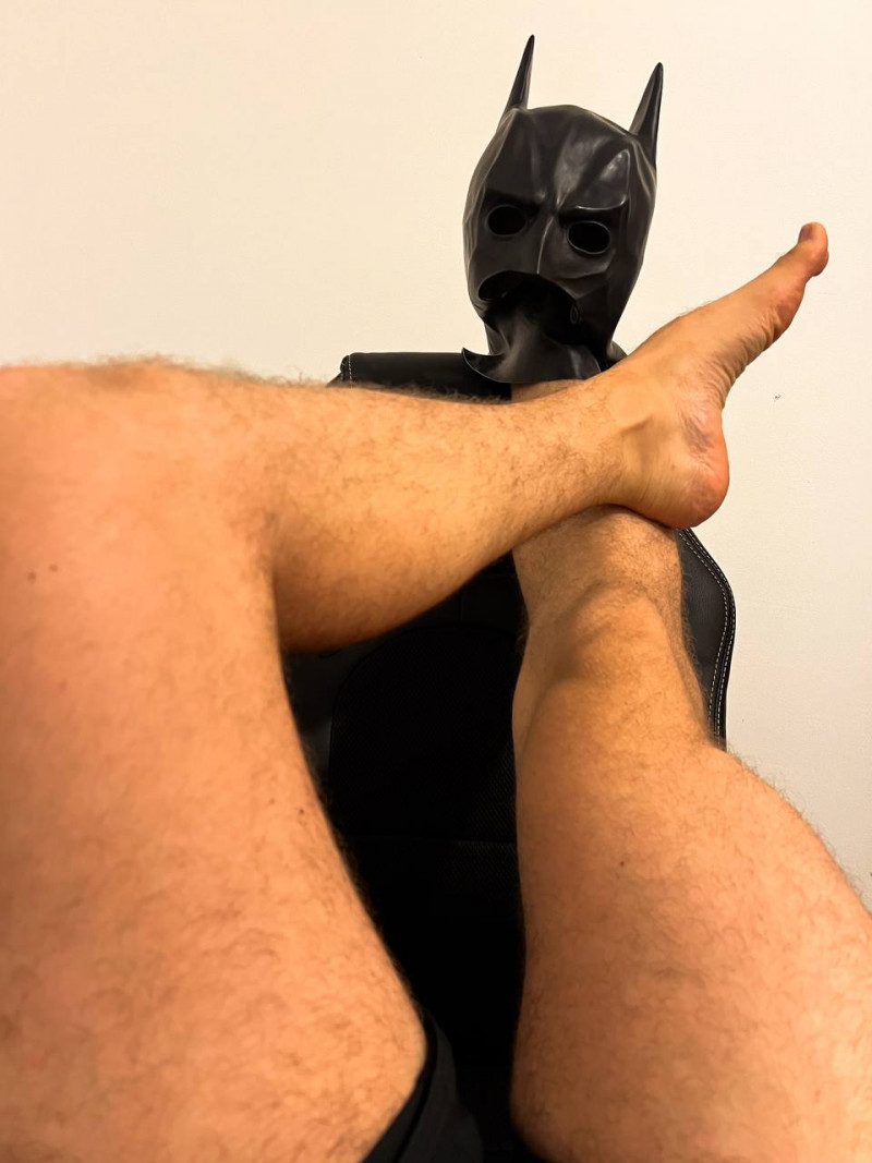 bat-feet